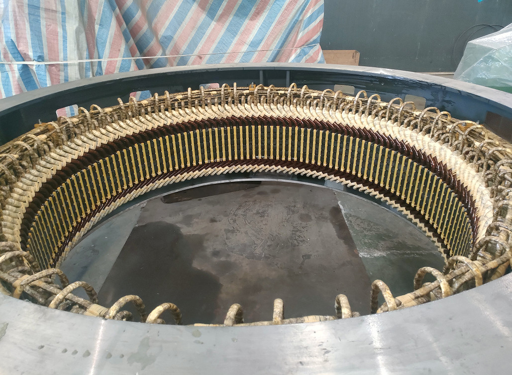 Automatische verticale waterturbine voor waterkop 5m-500m en 400V spanning